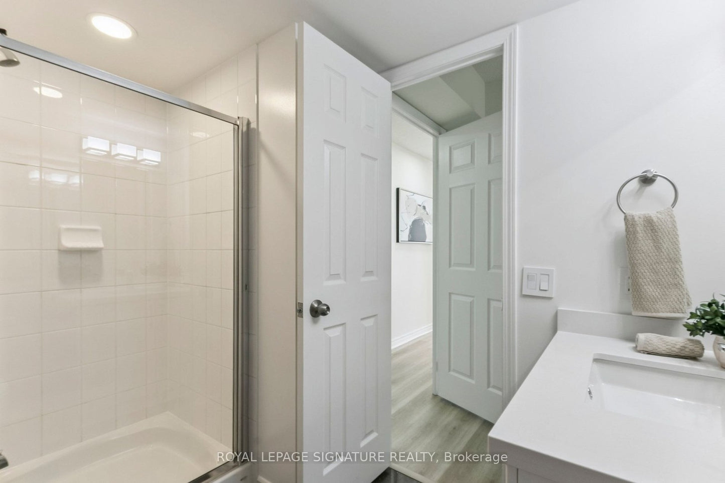 1307 - 18 KENASTON GARDENS Toronto (Bayview Village), Ontario M2K3C7