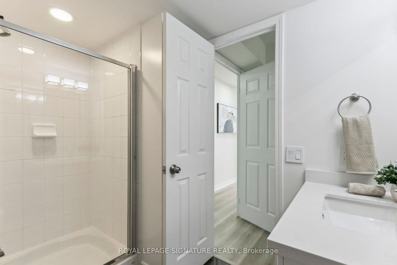1307 - 18 KENASTON GARDENS Toronto (Bayview Village), Ontario M2K3C7
