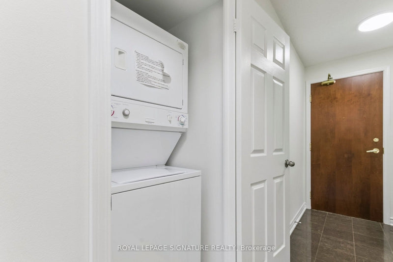 1307 - 18 KENASTON GARDENS Toronto (Bayview Village), Ontario M2K3C7