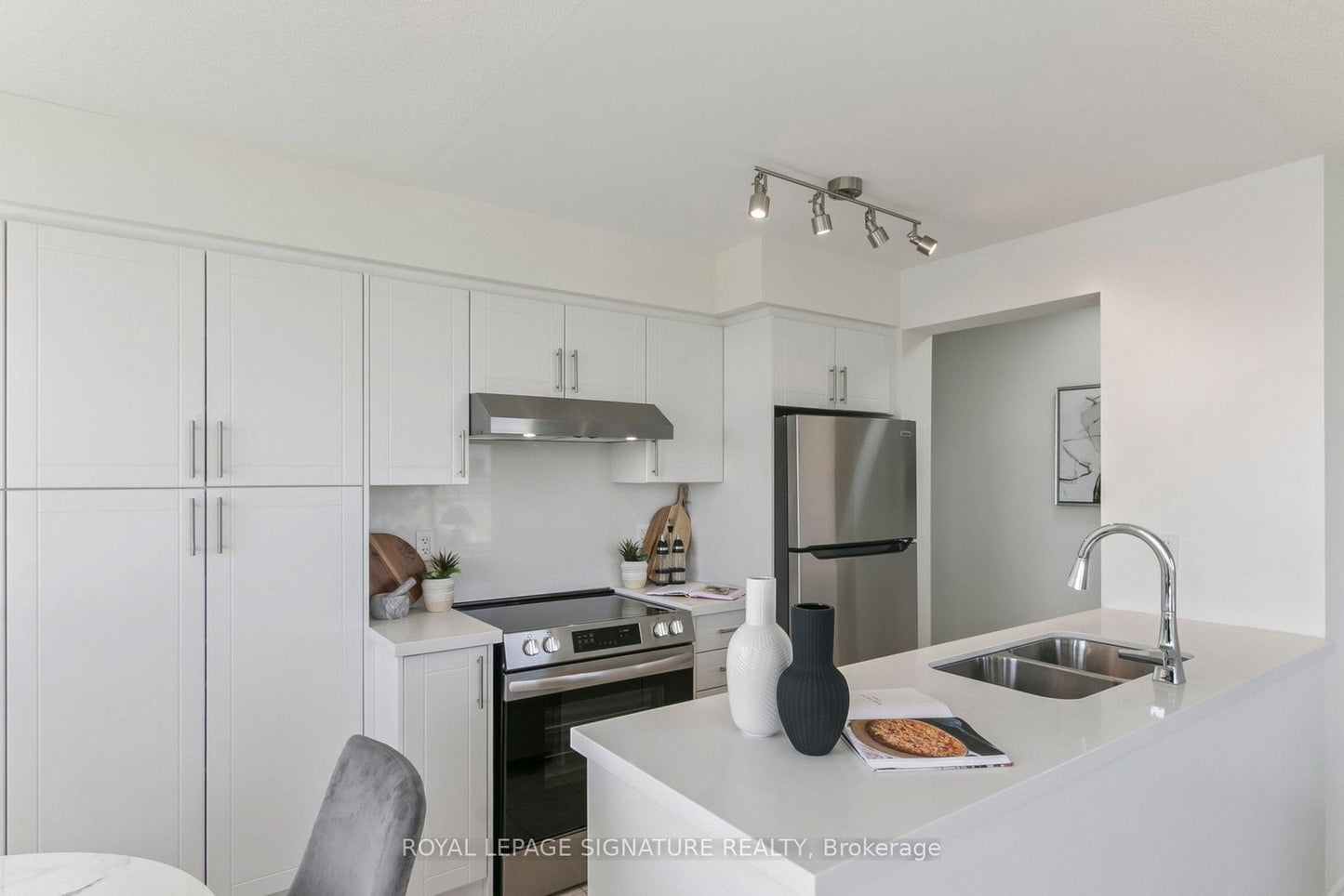 1307 - 18 KENASTON GARDENS Toronto (Bayview Village), Ontario M2K3C7