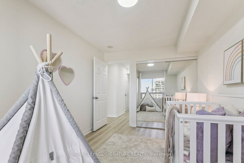 1307 - 18 KENASTON GARDENS Toronto (Bayview Village), Ontario M2K3C7
