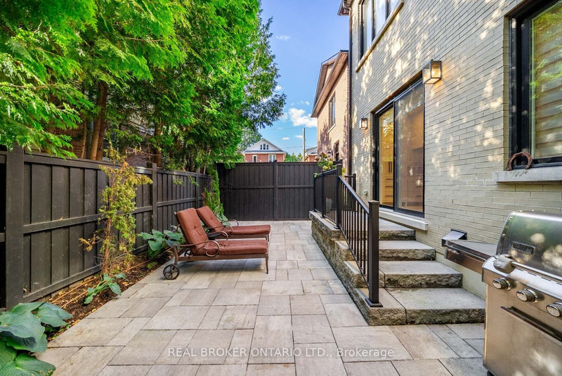 172-174 VICTORIA STREET Newmarket (Central Newmarket), Ontario L3Y4E1