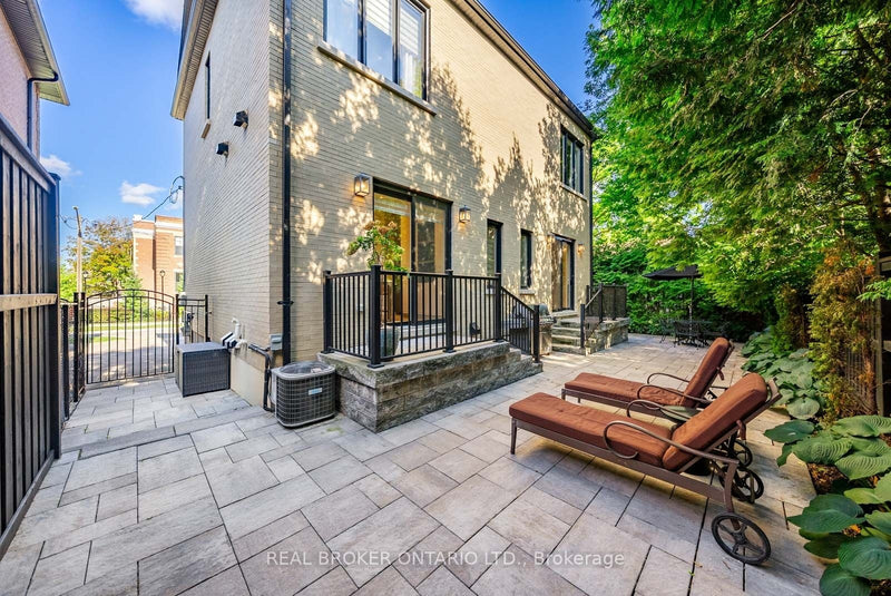172-174 VICTORIA STREET Newmarket (Central Newmarket), Ontario L3Y4E1