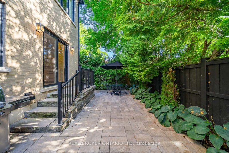 172-174 VICTORIA STREET Newmarket (Central Newmarket), Ontario L3Y4E1