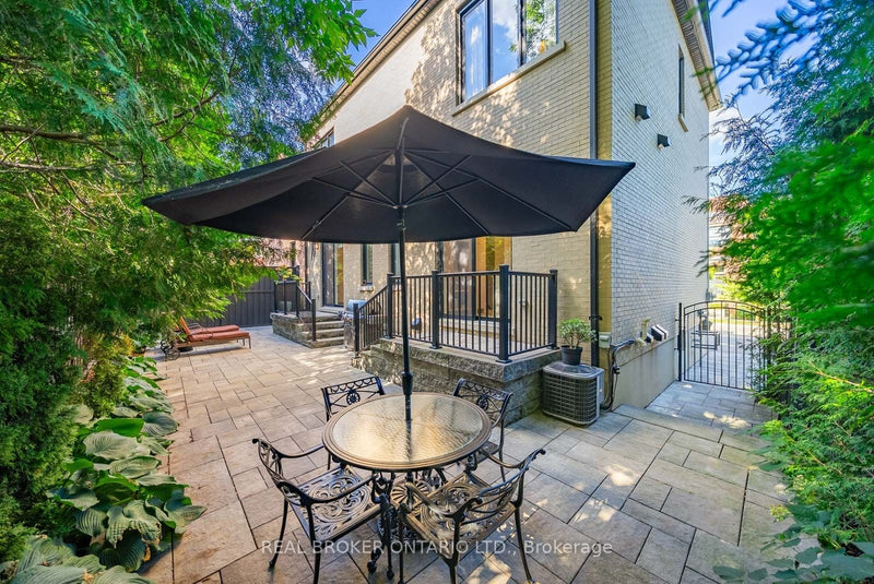 172-174 VICTORIA STREET Newmarket (Central Newmarket), Ontario L3Y4E1