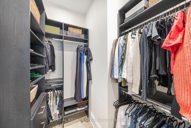172-174 VICTORIA STREET Newmarket (Central Newmarket), Ontario L3Y4E1