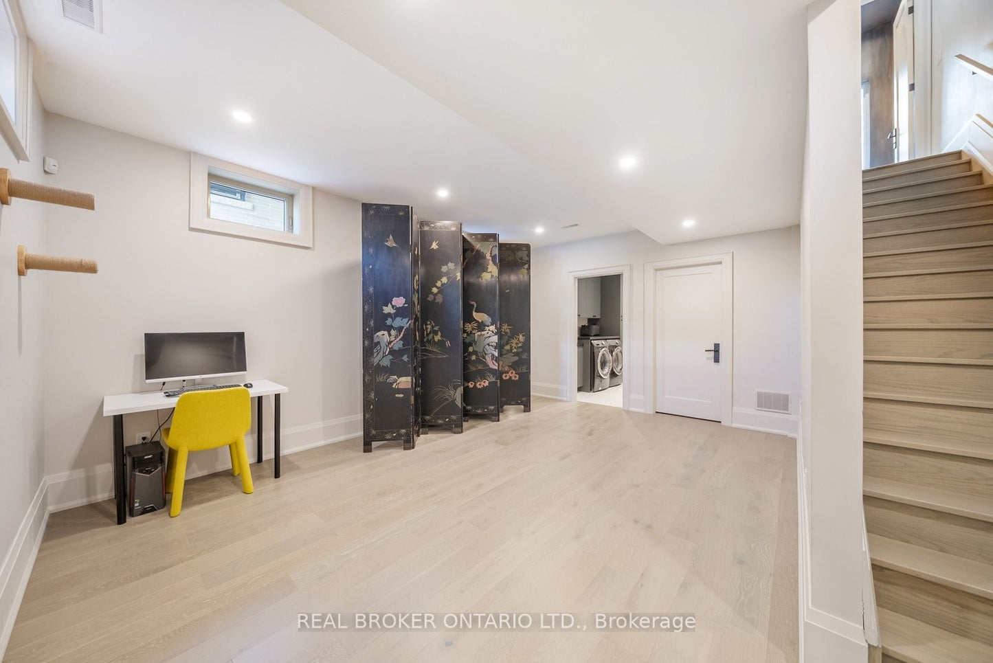 172-174 VICTORIA STREET Newmarket (Central Newmarket), Ontario L3Y4E1