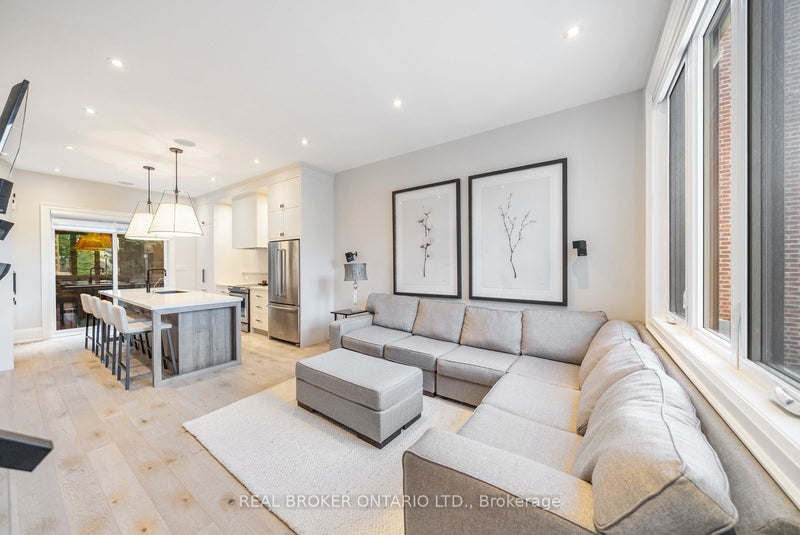 172-174 VICTORIA STREET Newmarket (Central Newmarket), Ontario L3Y4E1