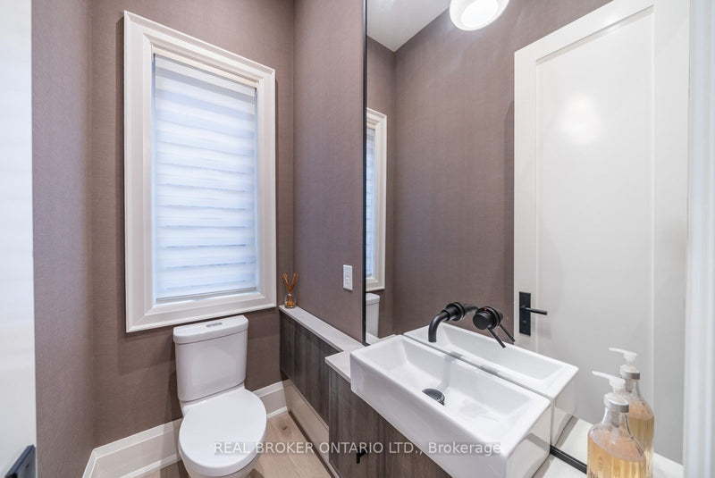 172-174 VICTORIA STREET Newmarket (Central Newmarket), Ontario L3Y4E1