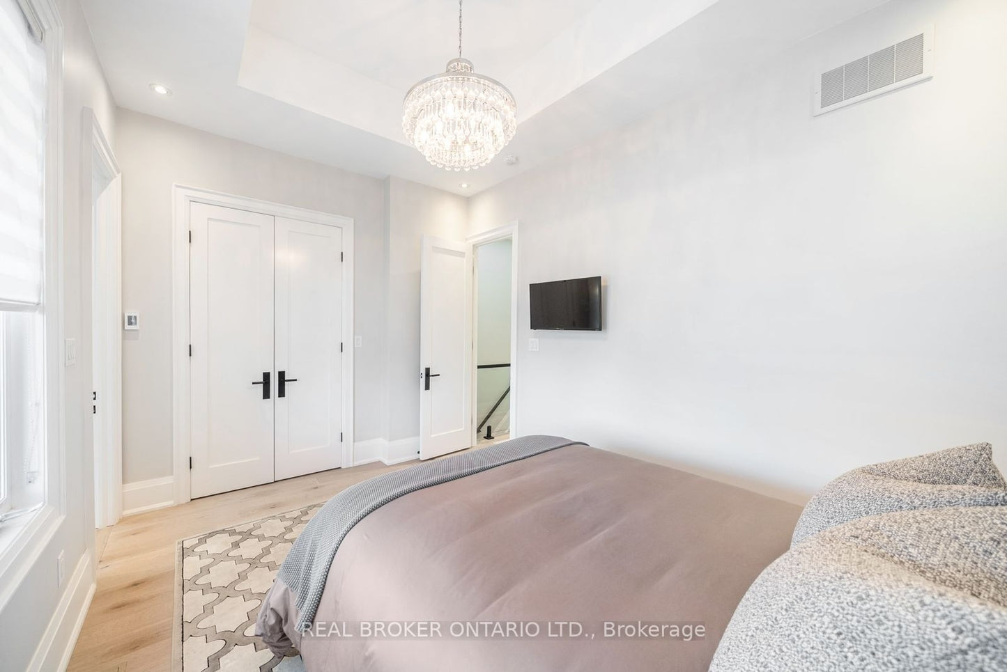 172-174 VICTORIA STREET Newmarket (Central Newmarket), Ontario L3Y4E1