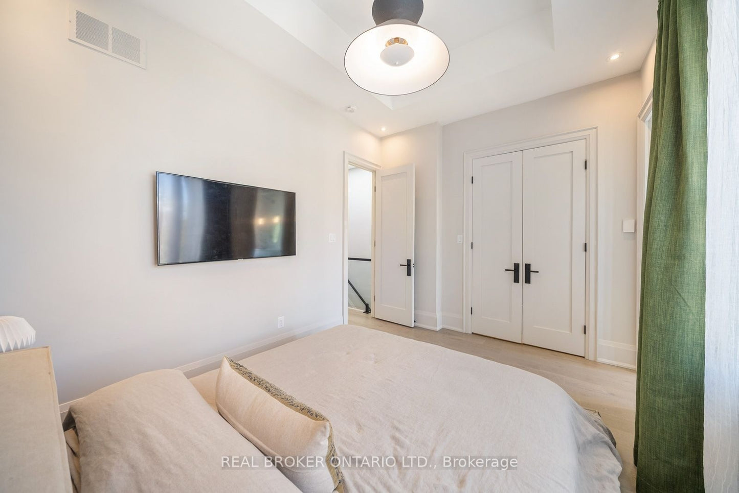172-174 VICTORIA STREET Newmarket (Central Newmarket), Ontario L3Y4E1