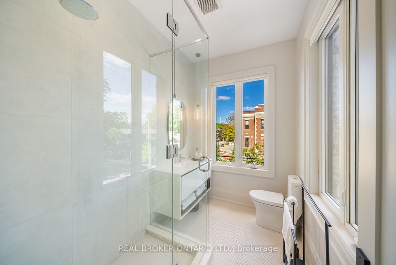 172-174 VICTORIA STREET Newmarket (Central Newmarket), Ontario L3Y4E1