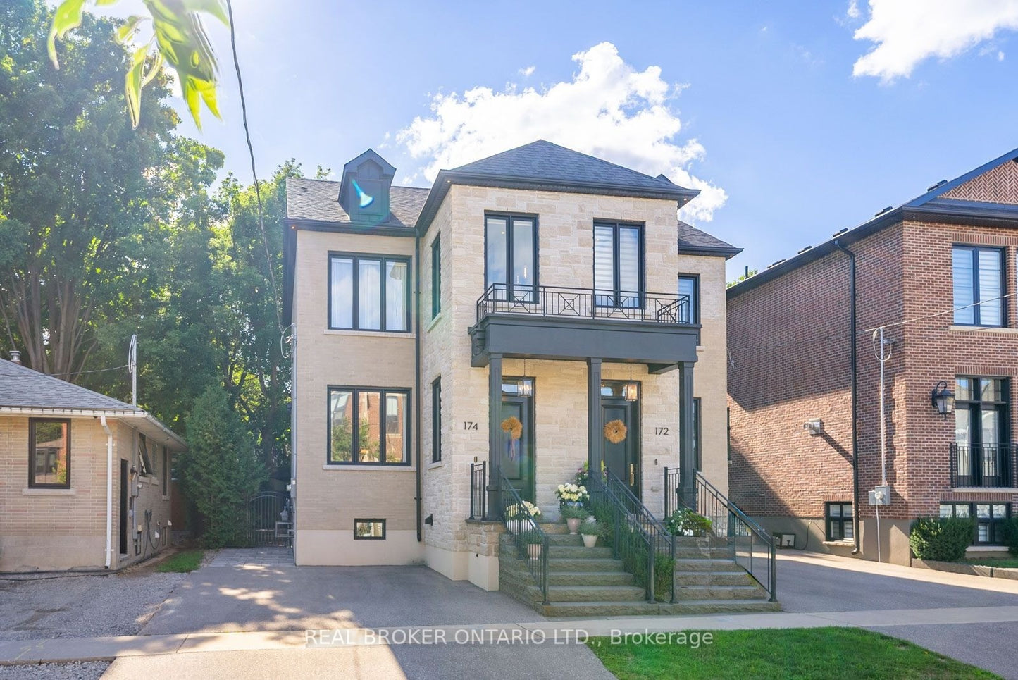 172-174 VICTORIA STREET Newmarket (Central Newmarket), Ontario L3Y4E1