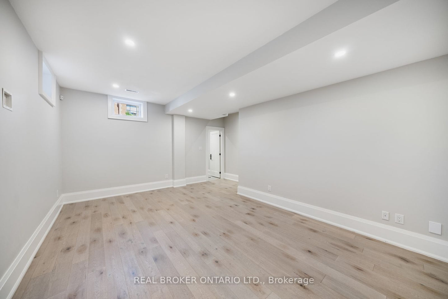 172-174 VICTORIA STREET Newmarket (Central Newmarket), Ontario L3Y4E1