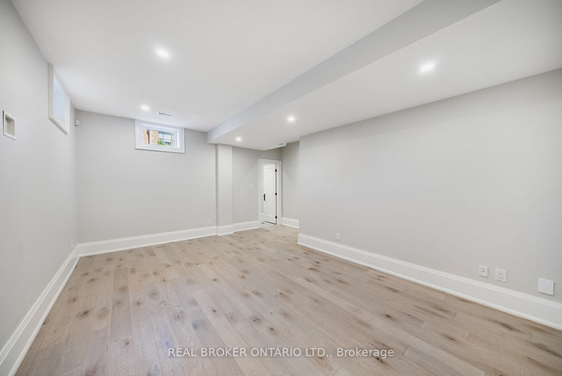 172-174 VICTORIA STREET Newmarket (Central Newmarket), Ontario L3Y4E1