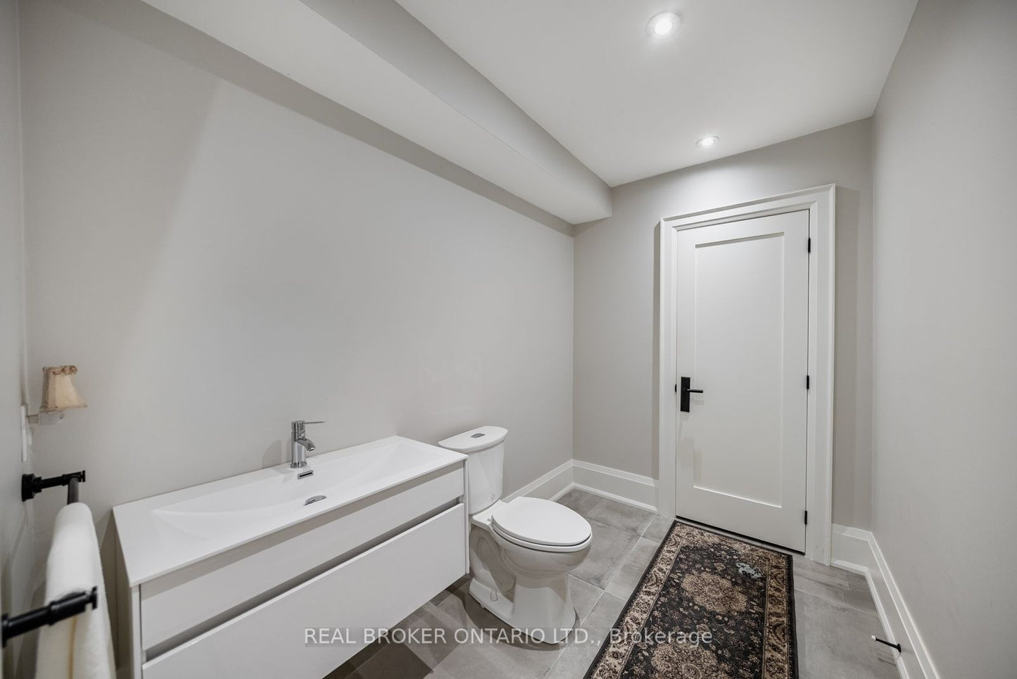 172-174 VICTORIA STREET Newmarket (Central Newmarket), Ontario L3Y4E1