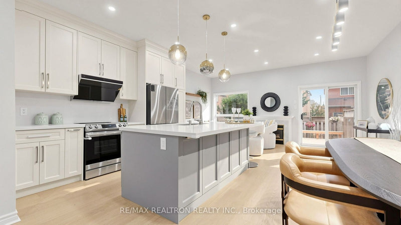 21 BELVIA DRIVE Vaughan (Patterson), Ontario L4K5J6