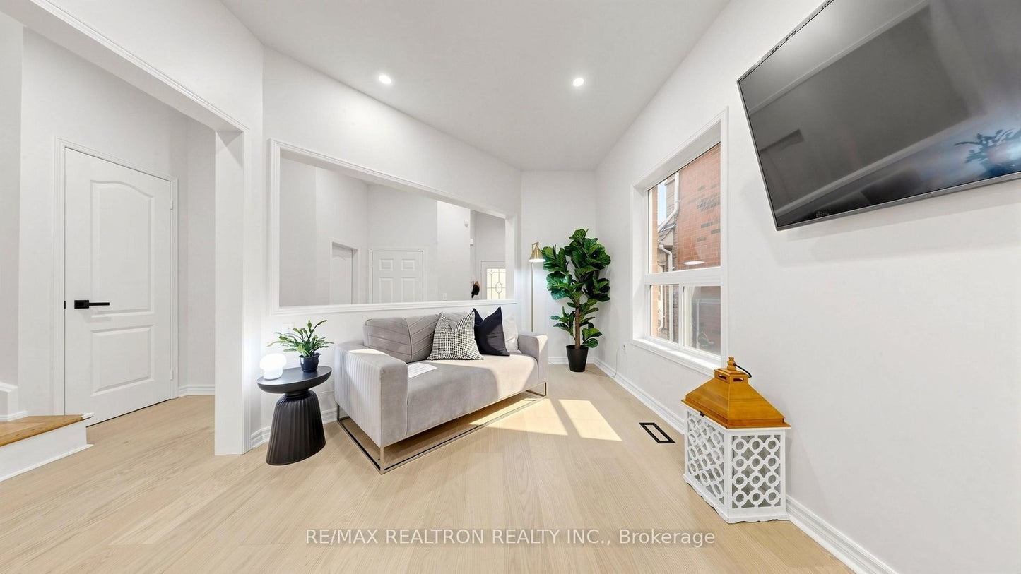 21 BELVIA DRIVE Vaughan (Patterson), Ontario L4K5J6