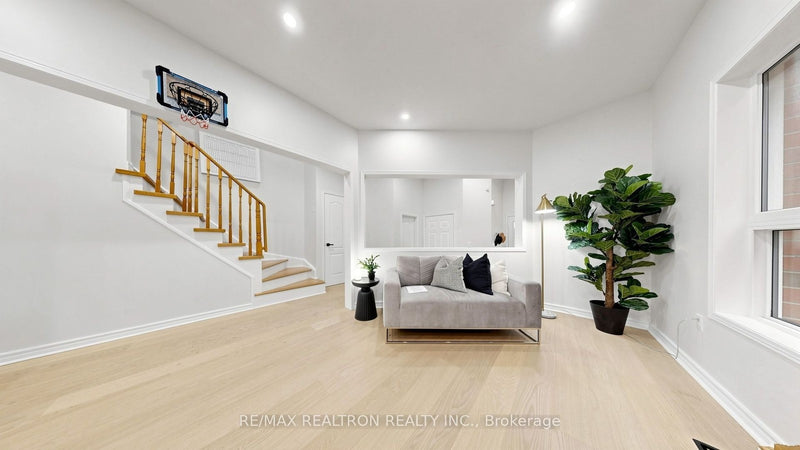 21 BELVIA DRIVE Vaughan (Patterson), Ontario L4K5J6
