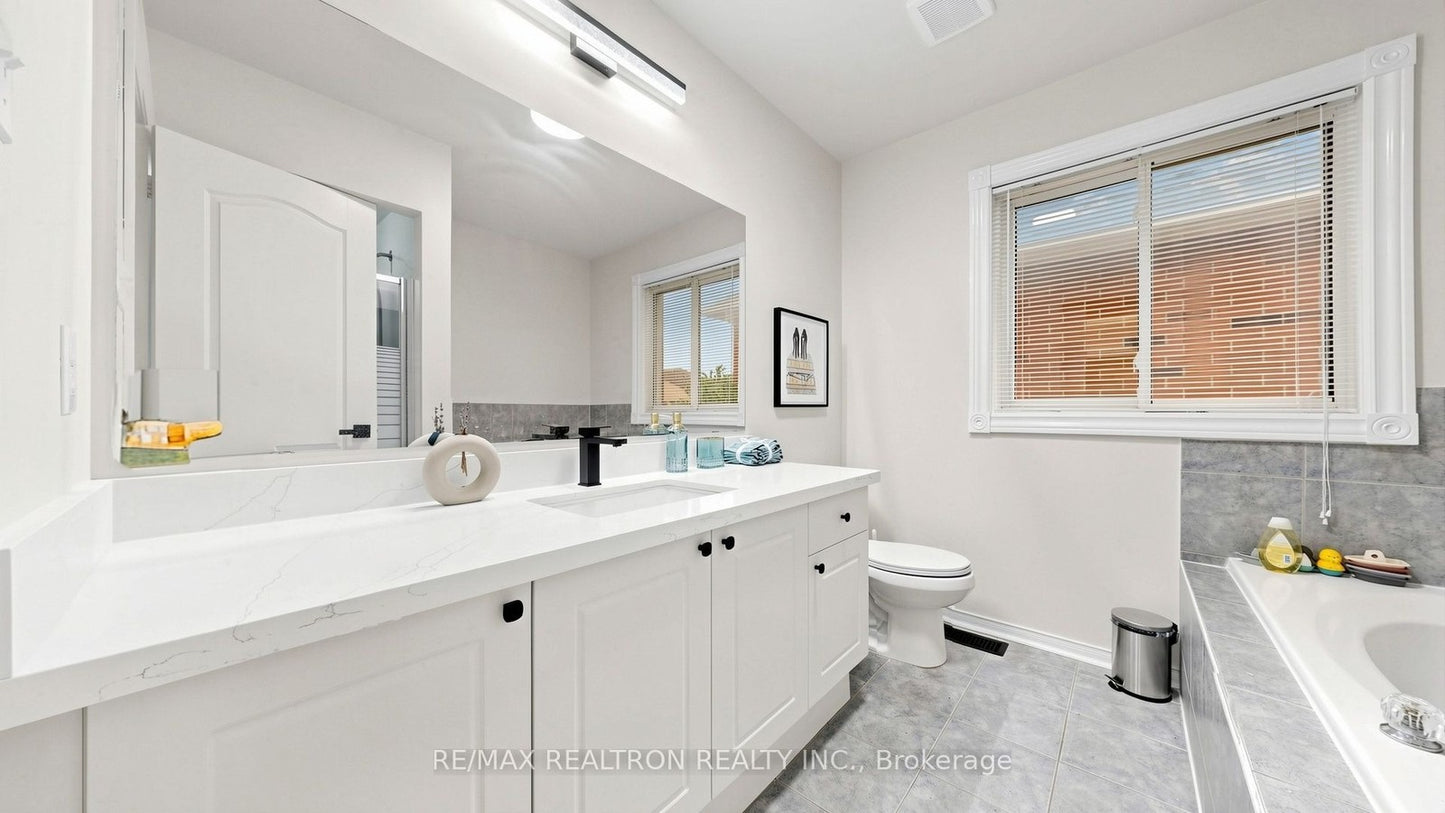 21 BELVIA DRIVE Vaughan (Patterson), Ontario L4K5J6