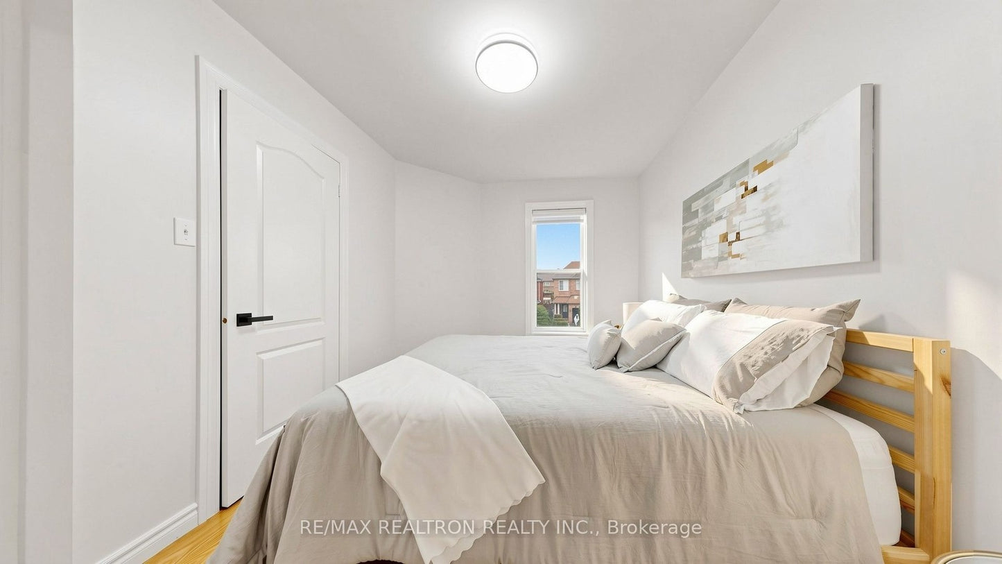 21 BELVIA DRIVE Vaughan (Patterson), Ontario L4K5J6