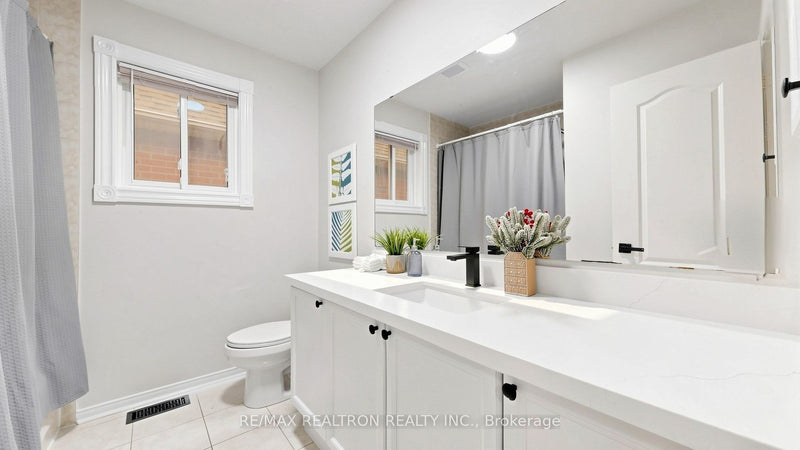 21 BELVIA DRIVE Vaughan (Patterson), Ontario L4K5J6
