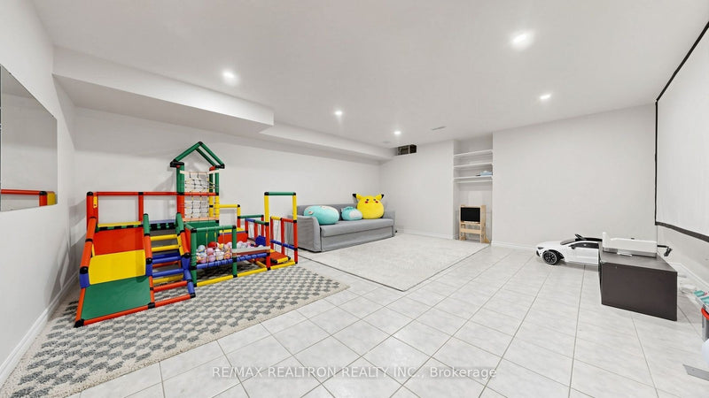 21 BELVIA DRIVE Vaughan (Patterson), Ontario L4K5J6