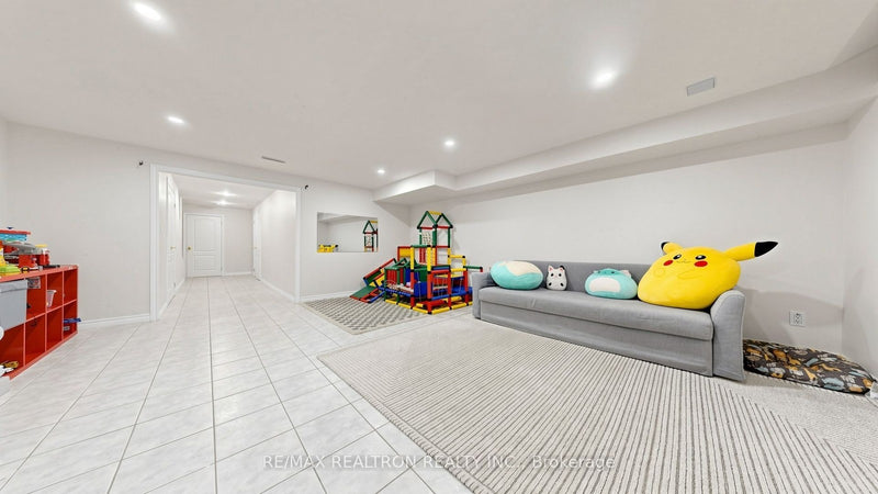 21 BELVIA DRIVE Vaughan (Patterson), Ontario L4K5J6