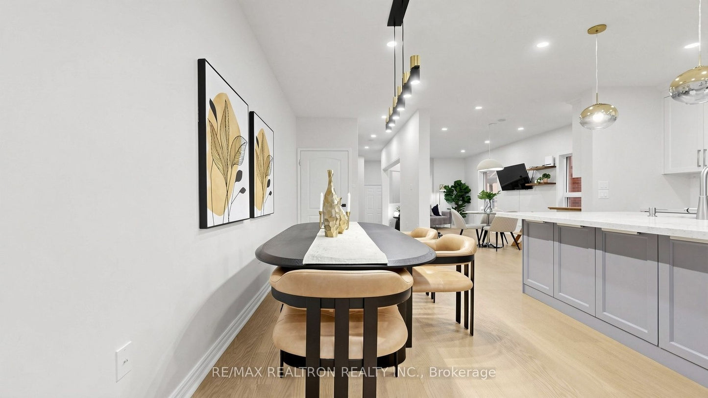 21 BELVIA DRIVE Vaughan (Patterson), Ontario L4K5J6