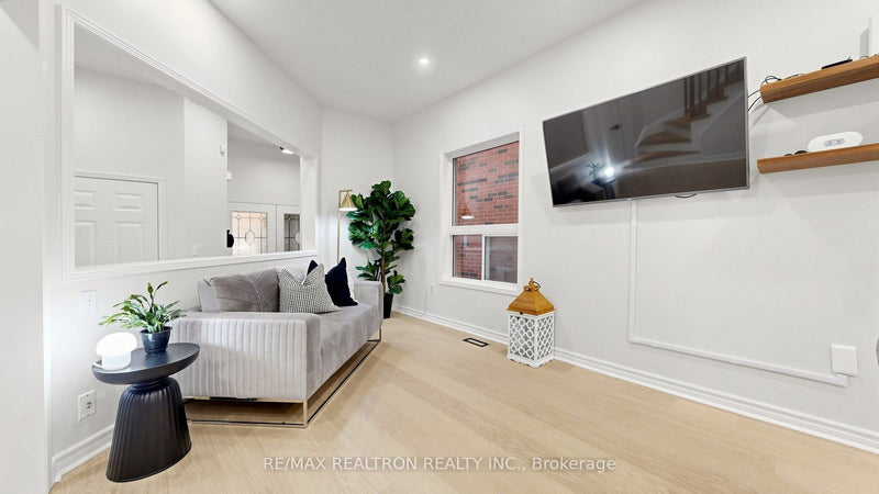 21 BELVIA DRIVE Vaughan (Patterson), Ontario L4K5J6