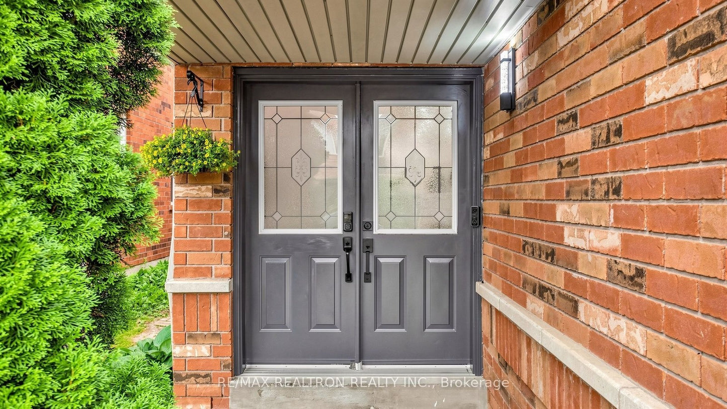 21 BELVIA DRIVE Vaughan (Patterson), Ontario L4K5J6