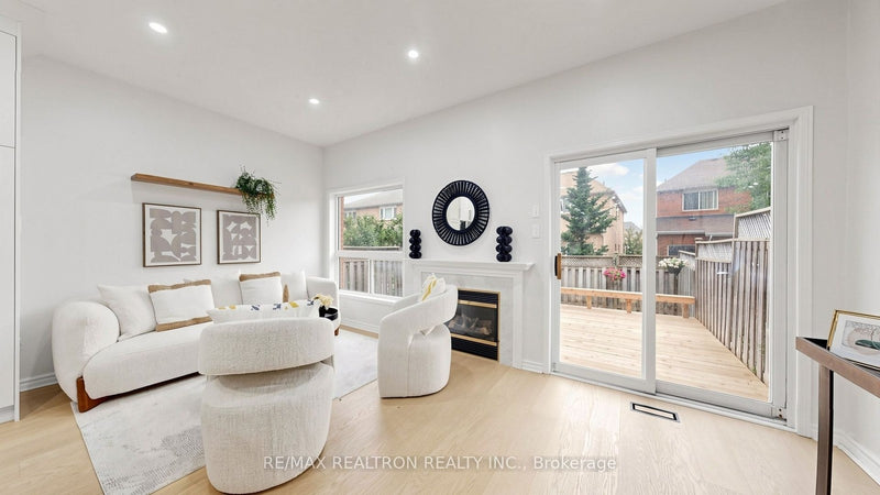 21 BELVIA DRIVE Vaughan (Patterson), Ontario L4K5J6