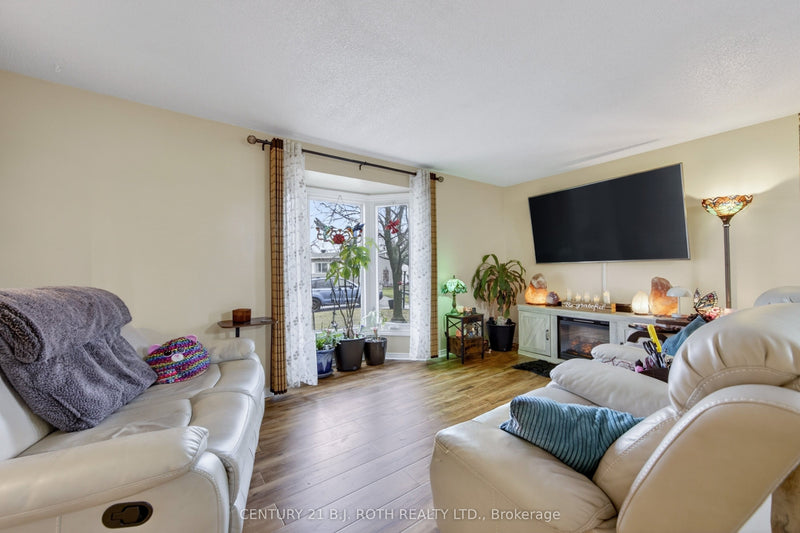 25 COMFORTS COVE COURT Innisfil, Ontario L9S1S3