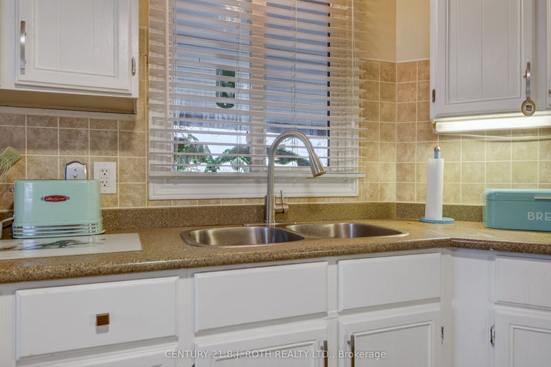 25 COMFORTS COVE COURT Innisfil, Ontario L9S1S3