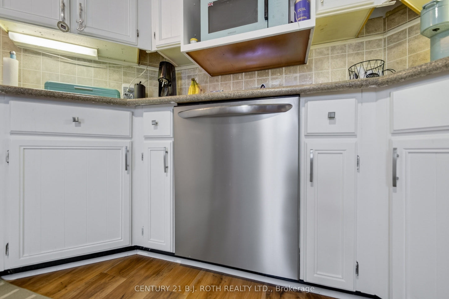 25 COMFORTS COVE COURT Innisfil, Ontario L9S1S3