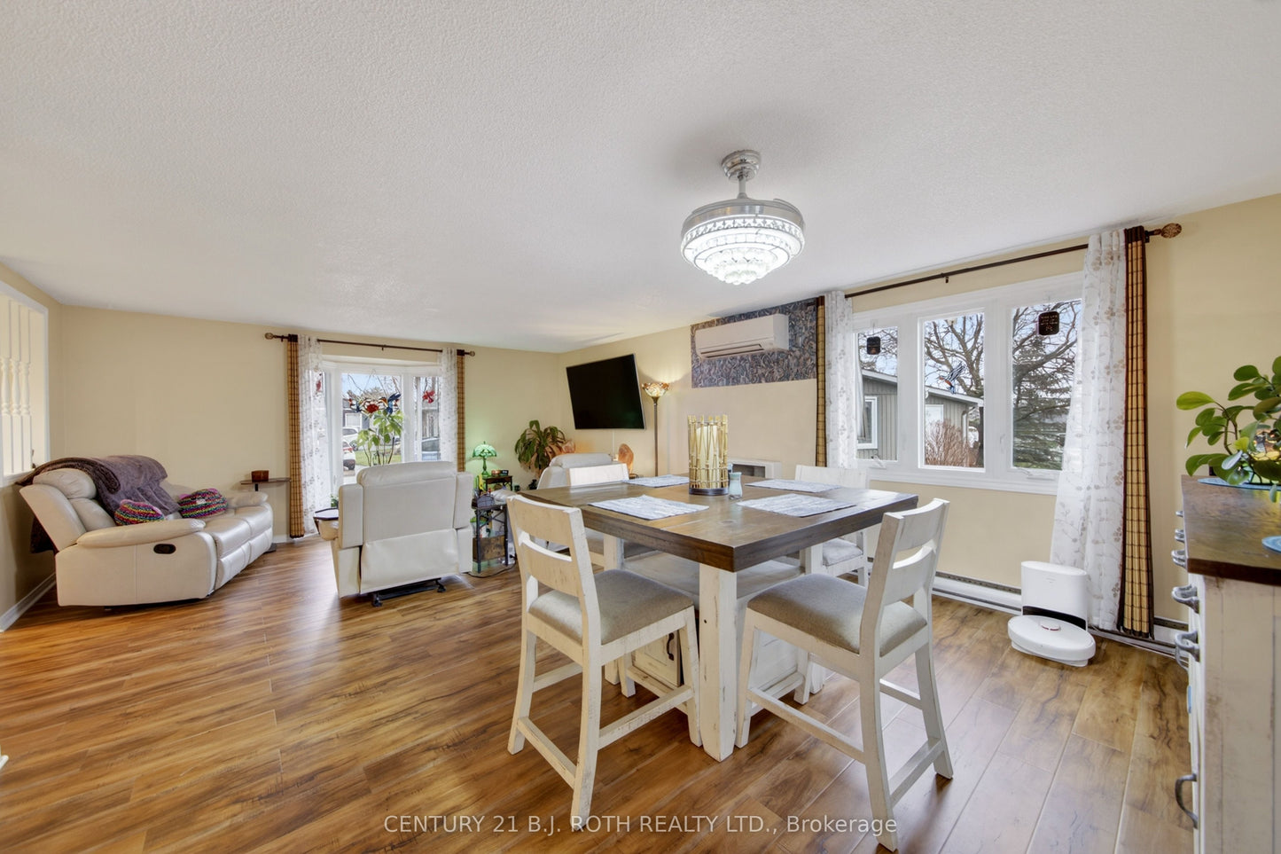 25 COMFORTS COVE COURT Innisfil, Ontario L9S1S3