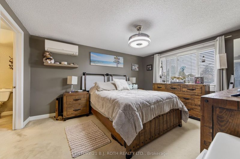 25 COMFORTS COVE COURT Innisfil, Ontario L9S1S3