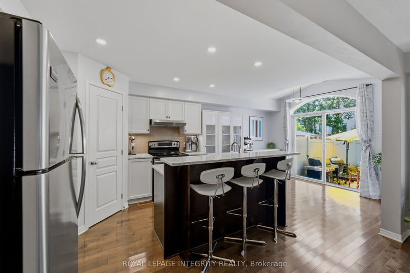 355 CELTIC RIDGE CRESCENT Ottawa, Ontario K2W0B6