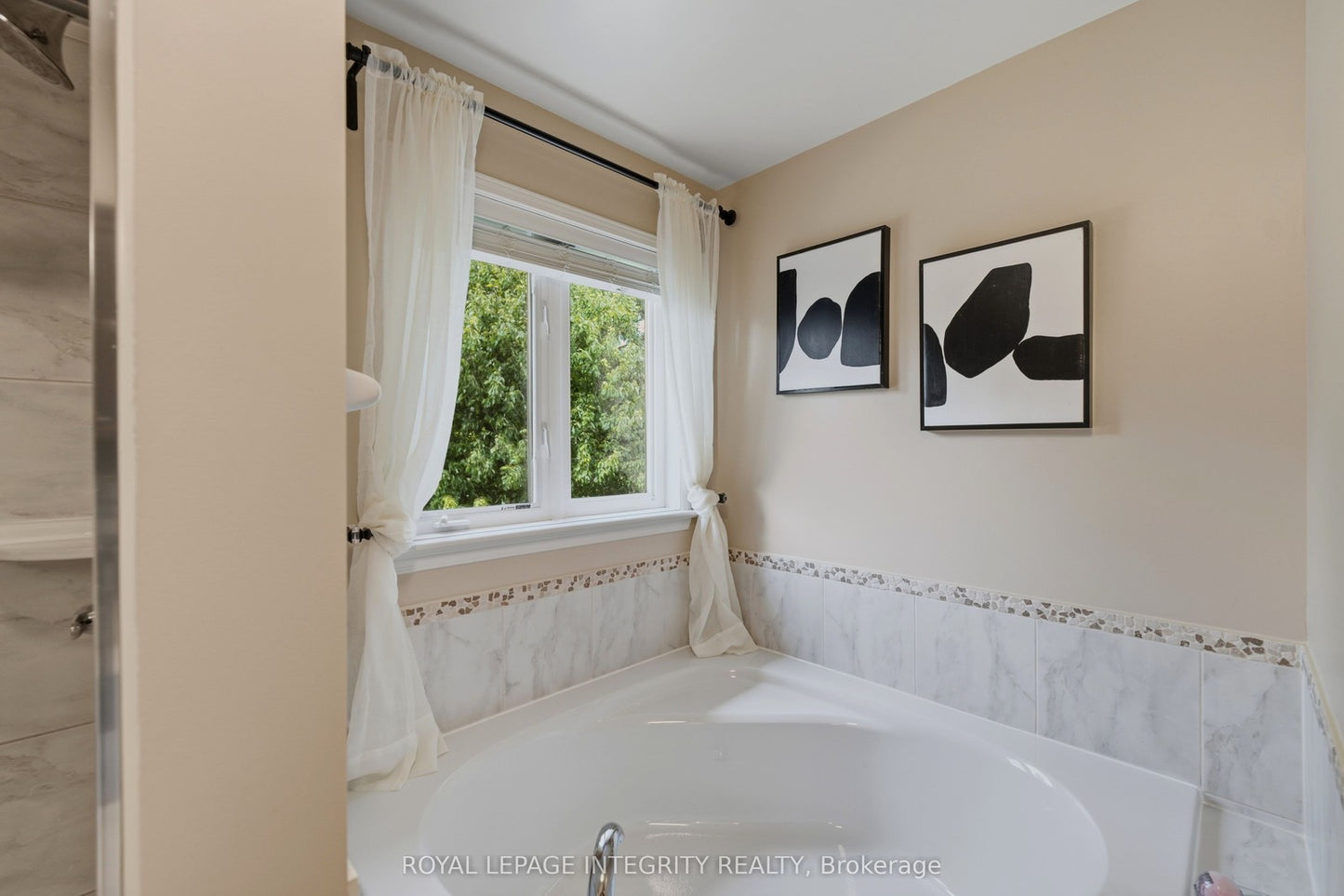 355 CELTIC RIDGE CRESCENT Ottawa, Ontario K2W0B6