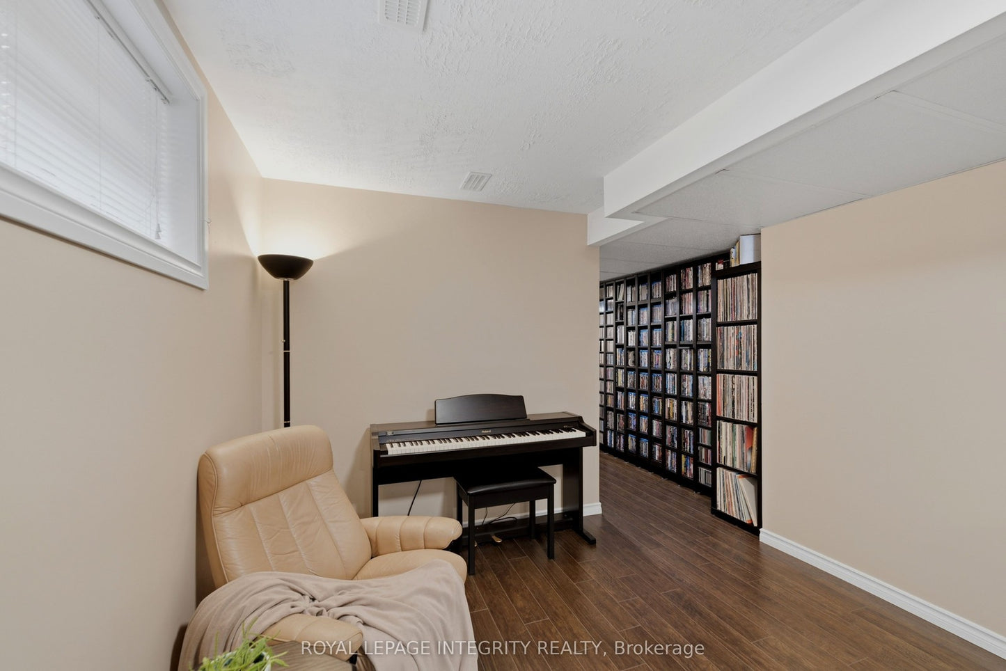 355 CELTIC RIDGE CRESCENT Ottawa, Ontario K2W0B6