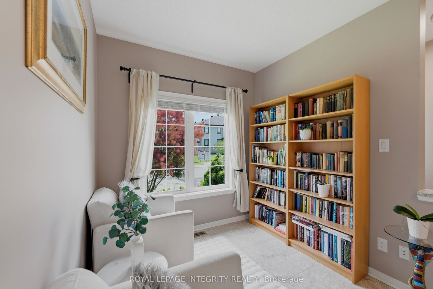 355 CELTIC RIDGE CRESCENT Ottawa, Ontario K2W0B6