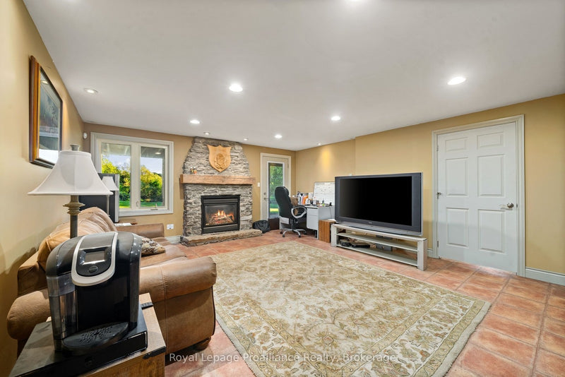 46 STAPLETON ROAD Prince Edward County (Hillier Ward), Ontario K0K2T0