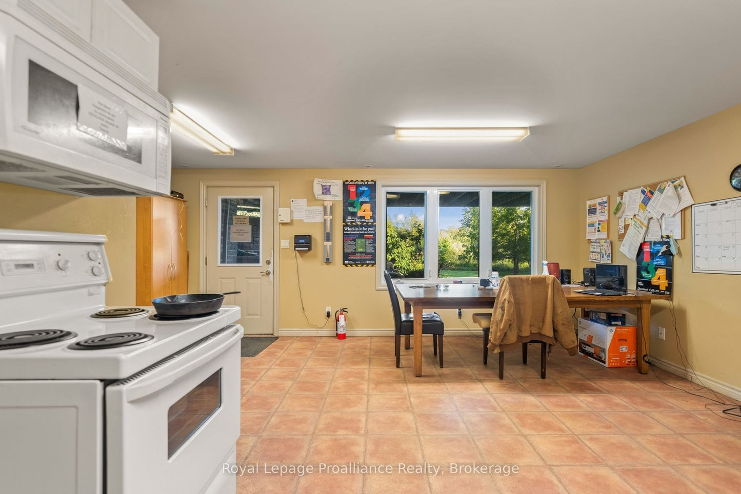 46 STAPLETON ROAD Prince Edward County (Hillier Ward), Ontario K0K2T0