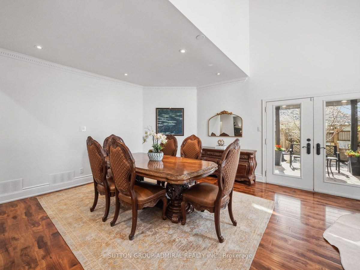 6 COLTON CRESCENT SOUTH, Woodbridge, ON L4L3L7