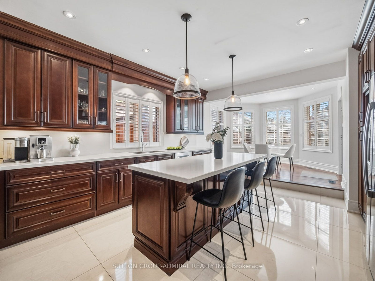 6 COLTON CRESCENT SOUTH, Woodbridge, ON L4L3L7