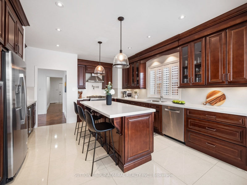 6 COLTON CRESCENT SOUTH, Woodbridge, ON L4L3L7