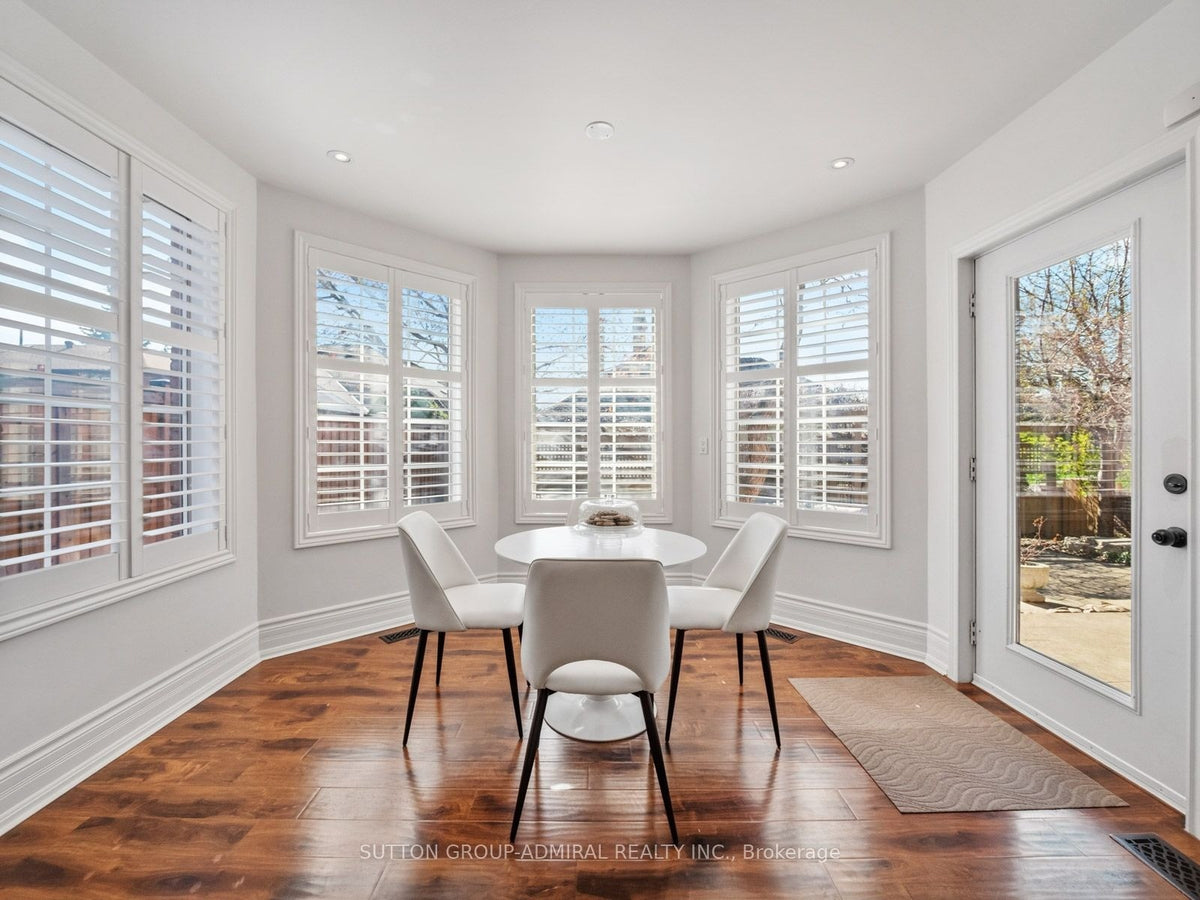 6 COLTON CRESCENT SOUTH, Woodbridge, ON L4L3L7