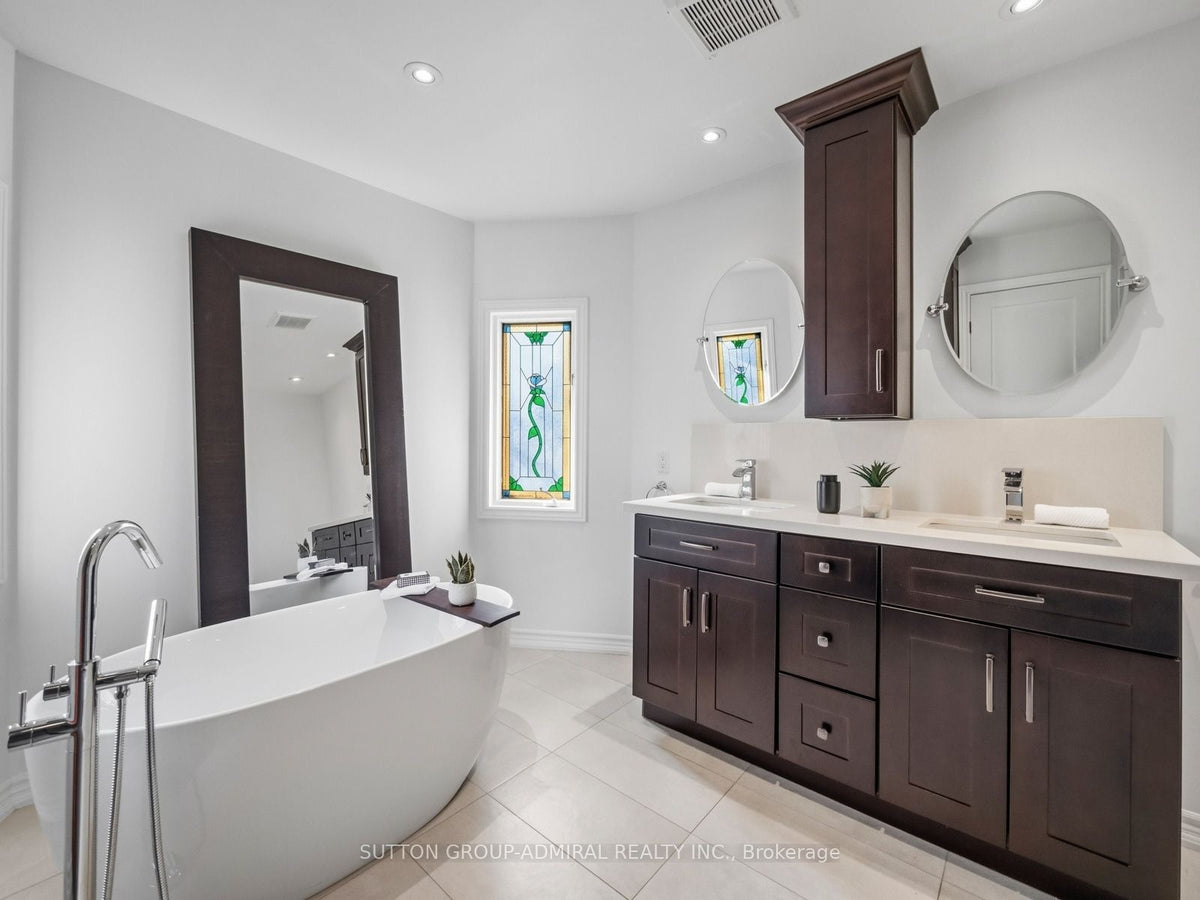 6 COLTON CRESCENT SOUTH, Woodbridge, ON L4L3L7