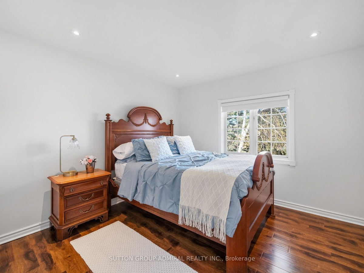 6 COLTON CRESCENT SOUTH, Woodbridge, ON L4L3L7