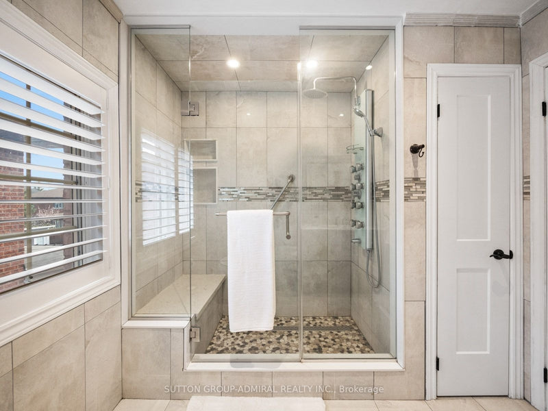 6 COLTON CRESCENT SOUTH, Woodbridge, ON L4L3L7